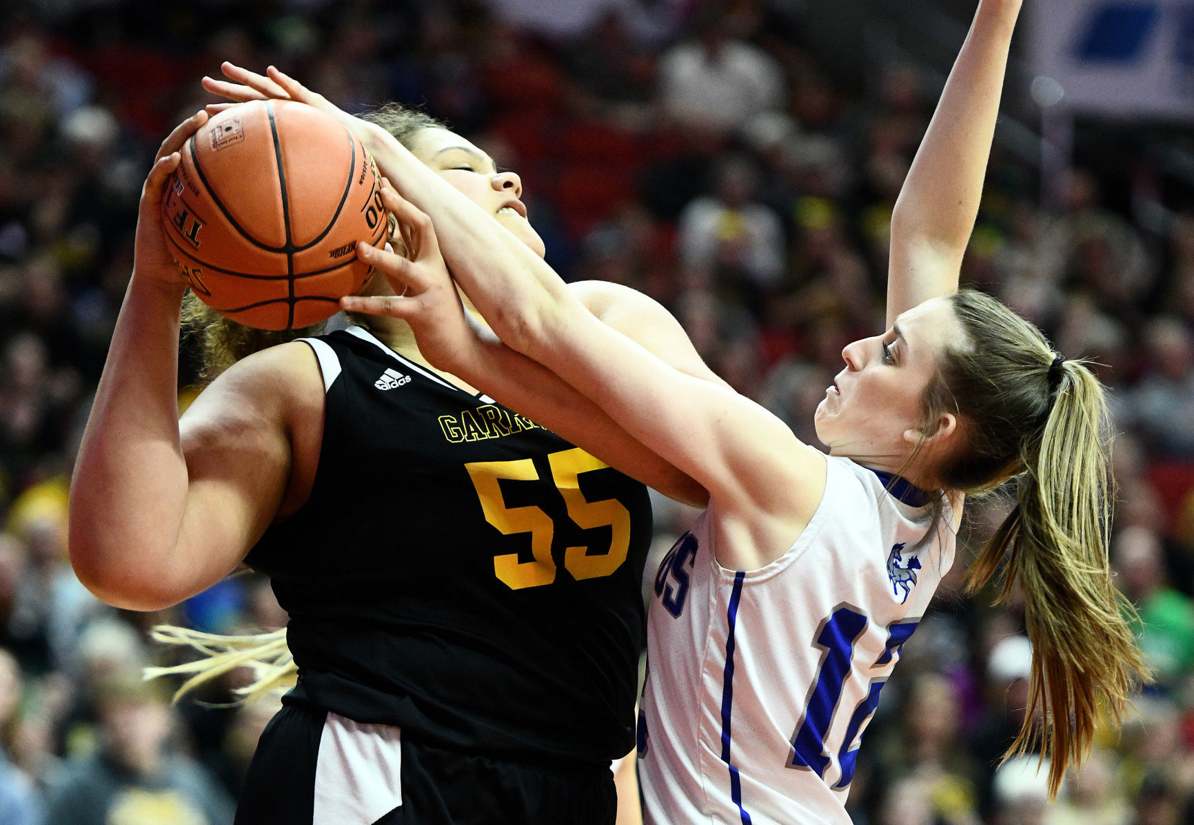 Newell-Fonda vs Bishop Garrigan state basketball